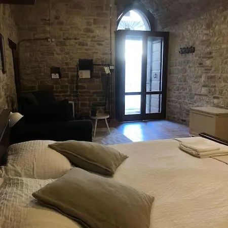 Rossovino Stone Loft Gubbio