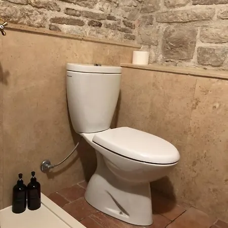 Rossovino Stone Loft Gubbio